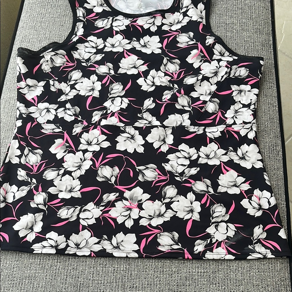 Tail Black and White Fitted Sleeveless Tennis Top